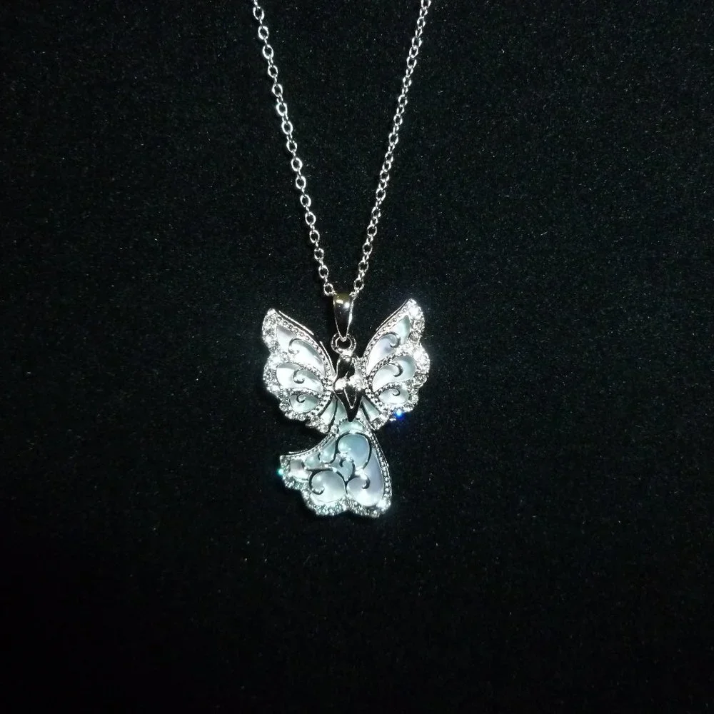 Michael Anthony Sterling Silver Angel Pendant w/Chain - Picture 4 of 9